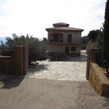 Albarico Retreat Villa Bedar Exterior photo